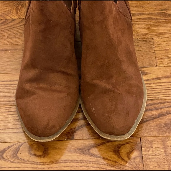 🌻GUC Cognac Ankle Booties - Picture 3 of 7